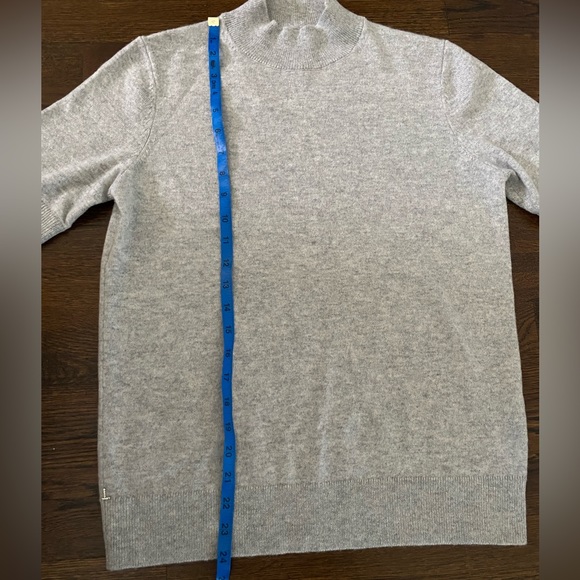 LAFAYETTE 148 NEW YORK
Cashmere Mock-Neck Sweater with Metallic Contrast… - Picture 17 of 17